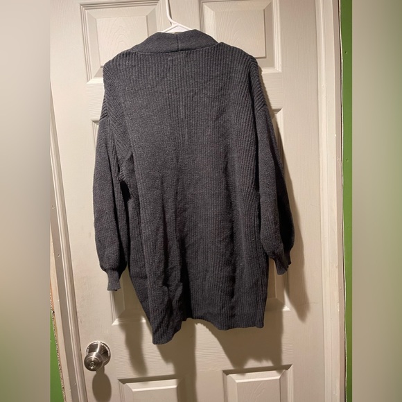 Universal Thread Sweater - Picture 4 of 4